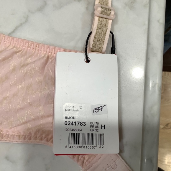 Bras - Picture 3 of 3